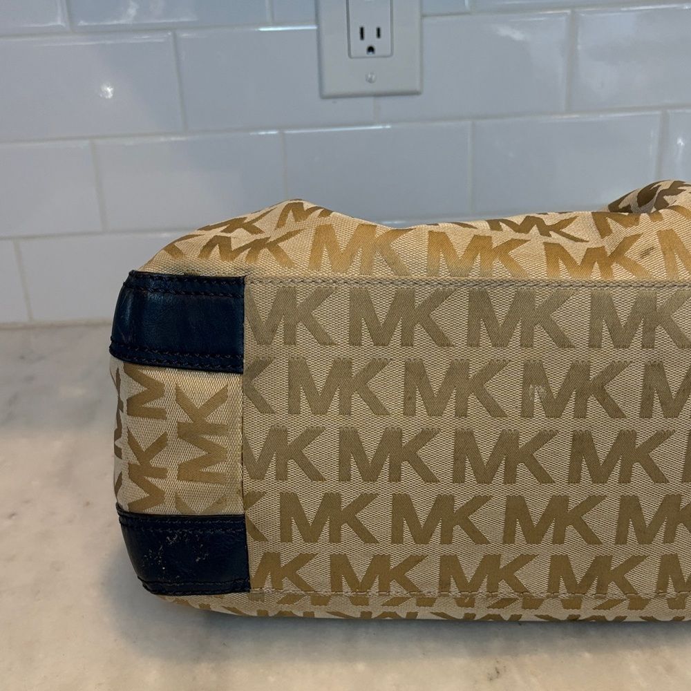 Michael Kors Bag Purse Handbag Ludlow Canvas Signature Drawstring Shoulder Bag - Picture 10 of 17